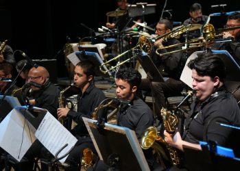 ‘Jazz Natalino’: Clássicos ganham releitura em espetáculo jazzístico no palco do Teatro Amazonas