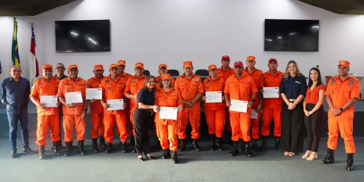 Detran-AM certifica instrutores de trânsito da primeira turma do Corpo de Bombeiros Militar do Amazonas