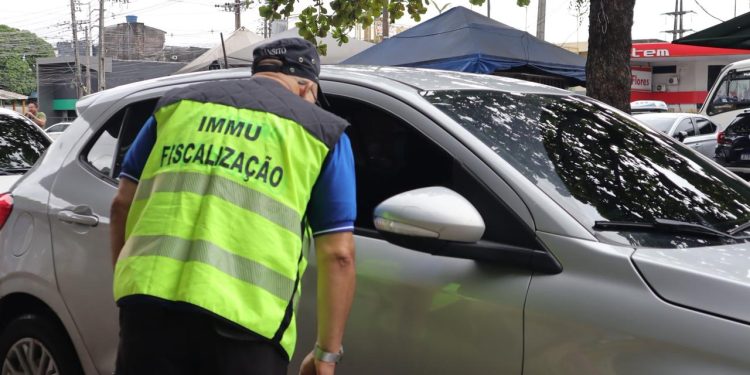 Prefeitura realiza ação de orientação e fiscalização na rodoviária de Manaus