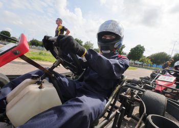 Pelci se destaca como política pública pioneira no Brasil ao oferecer aulas gratuitas de kart para crianças e adolescentes