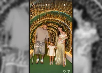 De muleta, Neymar vive luxuosa noite de Natal em família; veja vídeo