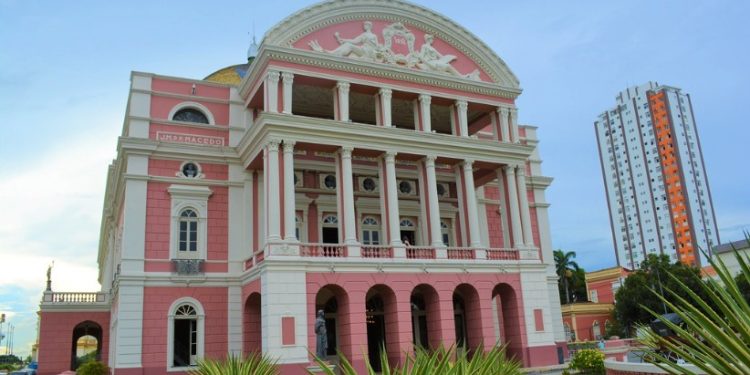 Trânsito em Manaus passa por ordenamento durante a 4ª corrida do Teatro Amazonas