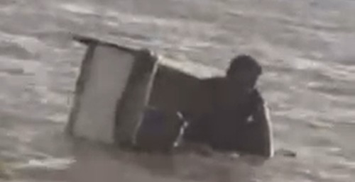 Vídeo: casal de pescadores é resgatado à deriva no Rio Solimões