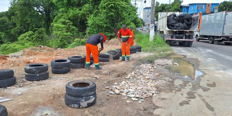 Prefeitura de Manaus ressalta importância do descarte correto do lixo e combate lixeira irregular no Santo Antônio