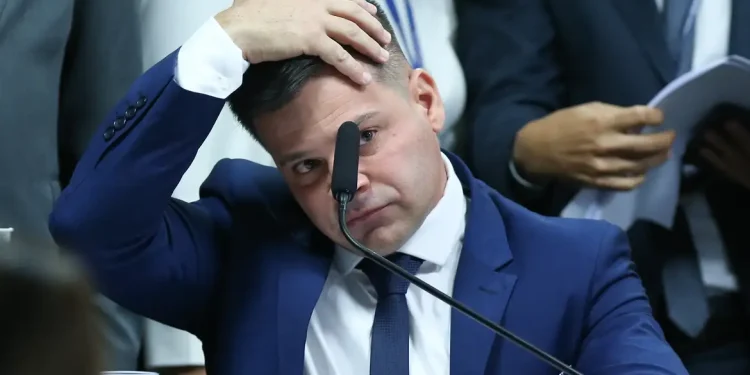 Tornozeleira de Silvinei ficou sem sinal na madrugada de Natal, diz PF