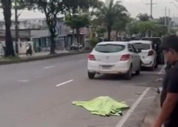 Venezuelana morre após ser atropelada na avenida Autaz Mirim; motorista fugiu