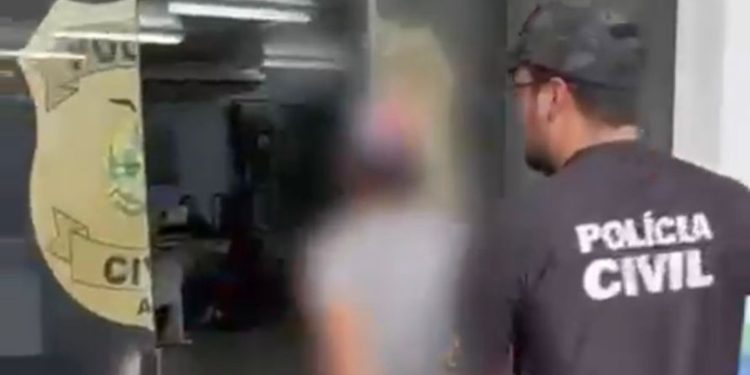 Homem que arremessou dois cães de uma laje é preso em Manaus