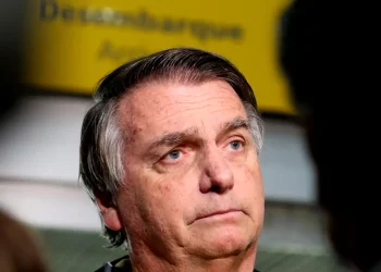 Bolsonaro deve ser internado amanhã para realizar cirurgia