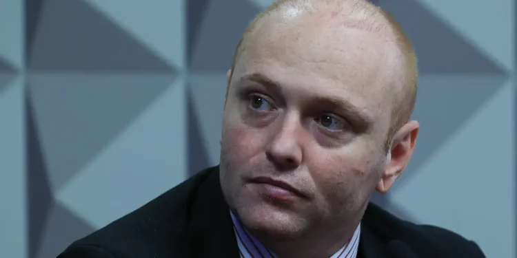 Moraes autoriza progressão de Delgatti para o regime semiaberto