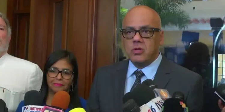 Venezuela diz que já libertou 400 presos; oposição e ONGs contestam