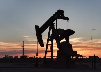 EUA apreendem dois navios que transportariam petróleo da Venezuela