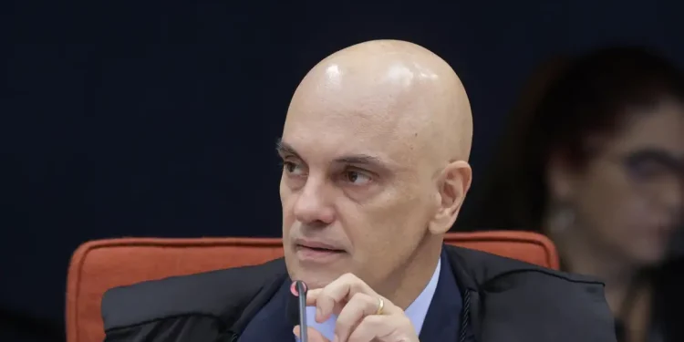 Moraes determina transferência de Bolsonaro para Papudinha