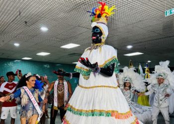 Carnaval 2026 é oficialmente aberto em Manaus com a tradicional chegada da Kamélia