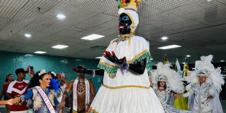 Carnaval 2026 é oficialmente aberto em Manaus com a tradicional chegada da Kamélia