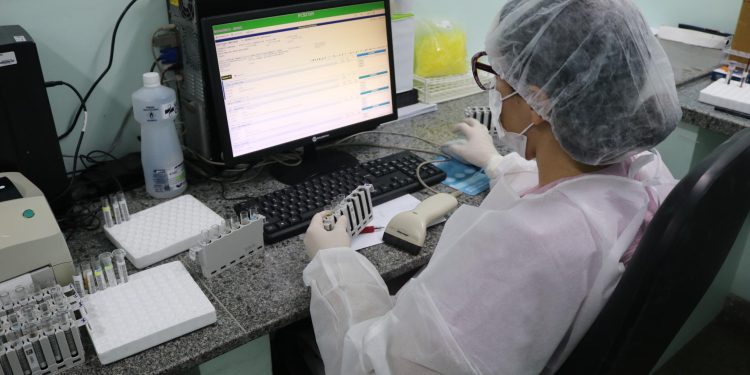 Laboratório de Análises Clínicas da FCecon realiza mais de 794 mil exames em 2025