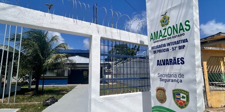 Polícia prende foragido por roubo com lesão grave em criança, em Alvarães