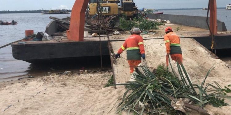 Prefeitura avança na revitalização da praia da Ponta Branca e comunidade volta a ocupar o espaço no bairro Educandos