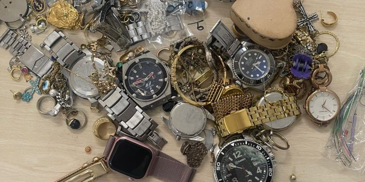 PC-AM prende homem que furto de joias avaliadas em mais de R$ 200 mil em condomínio no Parque das Laranjeiras