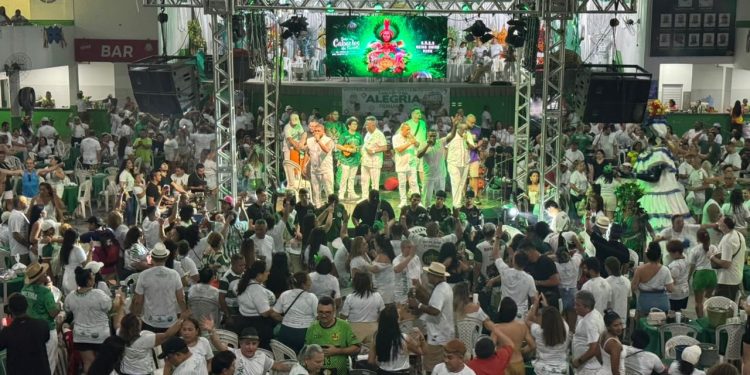 Feijoada VIP da Harmonia Técnica do Reino Unido da Liberdade reuniu comunidade, atração nacionais e muito samba