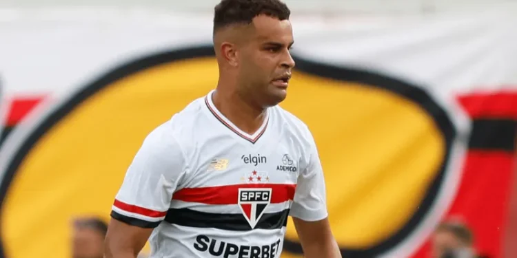 Corinthians e São Paulo acertam o empréstimo de Alisson; veja valores