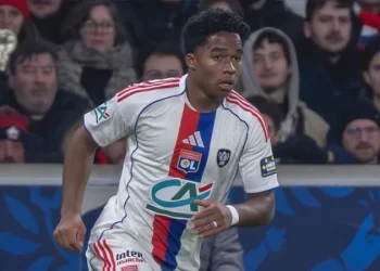 Endrick estreia no Lyon com gol da classificação e bola na trave; análise