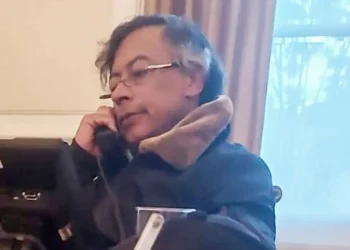 Após ameaças e acusações, Trump conversa com presidente colombiano