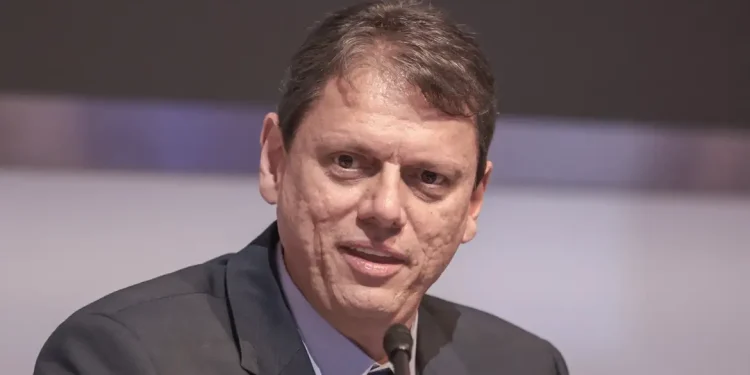 Moraes autoriza Tarcísio a visitar Bolsonaro na prisão na quinta-feira