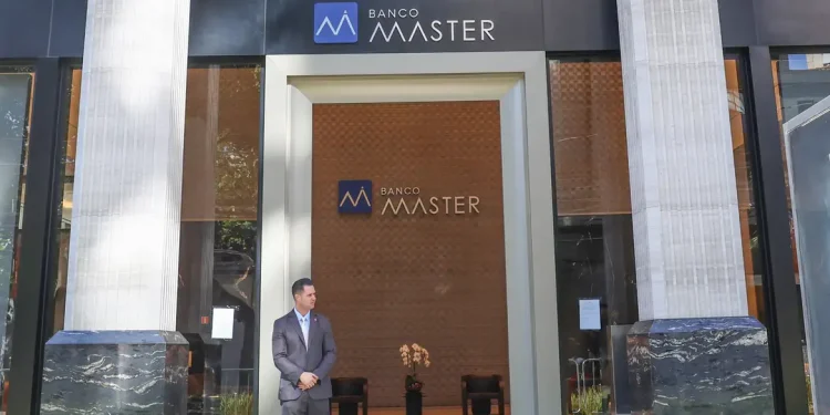 FGC alerta para golpes ligados a indenizações do Banco Master