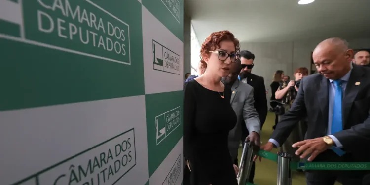 Moraes arquiva investigação contra Zambelli por obstrução e coação