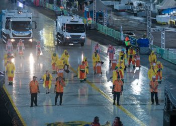 Mais de 35 toneladas de lixo são recolhidas no sambódromo durante os desfiles do Carnaval 2026