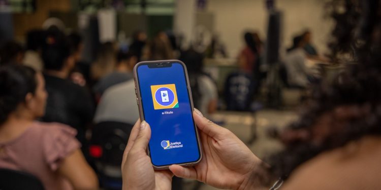 Aplicativo e-Título aproxima eleitor da Justiça Eleitoral e facilita acesso aos serviços