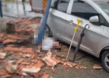 Carro invade parada de ônibus e mata idoso na Avenida Cosme Ferreira