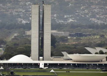 Lula sanciona, com vetos, reajuste salarial para cargos do Legislativo