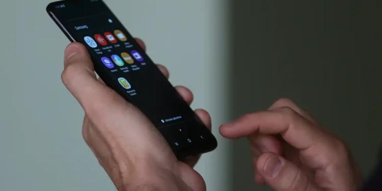 Veja dicas para proteger seu celular de golpes virtuais no carnaval