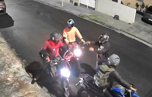 Vídeo: criminosos roubam motocicleta no bairro Cidade Nova