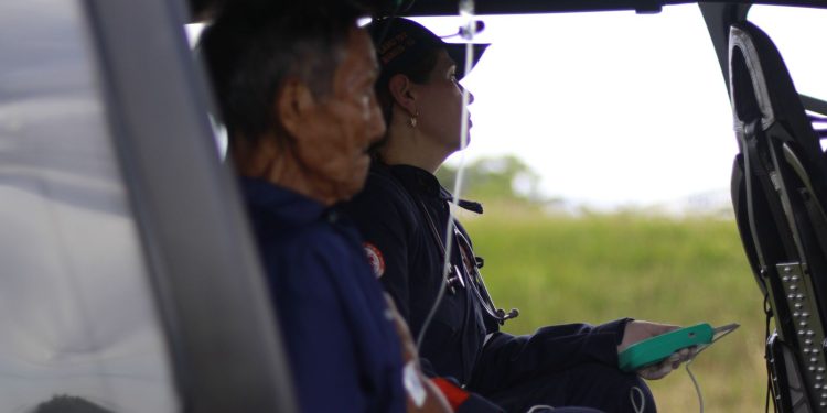 Operação aérea da SSP-AM resgata idoso indígena com complicações cardíacas
