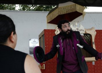 ‘Circo Teatro Guarda-Chuva’ chega às comunidades de Manaus com mensagem sobre a preservação do meio