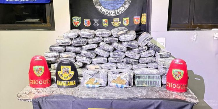 Operação nas Bases Tiradentes e Arpão 2 apreendem mais de 110 quilos de drogas em embarcações no Amazonas