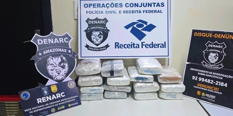 PC-AM e Receita Federal prendem homem com 15 tabletes de maconha no Centro de Manaus
