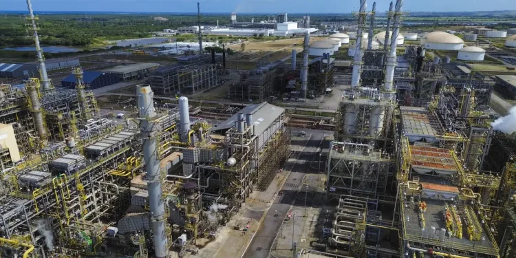 Petrobras reajusta preço do diesel em R$ 0,38 por litro