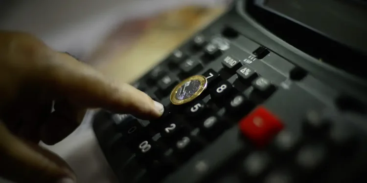 Inflação oficial recua para 3,81%, com variação de 0,7% em fevereiro