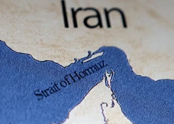 Israel matou comandante do Irã que fechou o Estreito de Ormuz, diz jornal