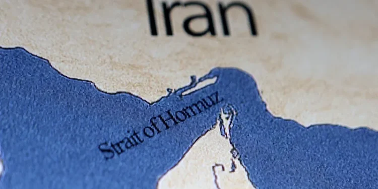 Israel matou comandante do Irã que fechou o Estreito de Ormuz, diz jornal