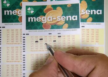 Mega-Sena acumula e pode pagar prêmio de R$ 115 milhões