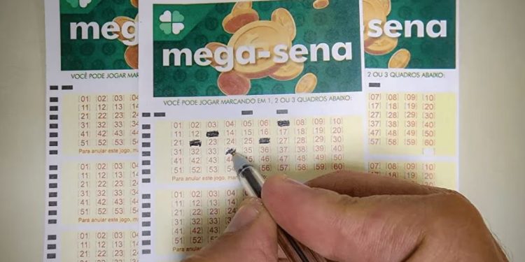 Mega-Sena acumula e pode pagar prêmio de R$ 115 milhões