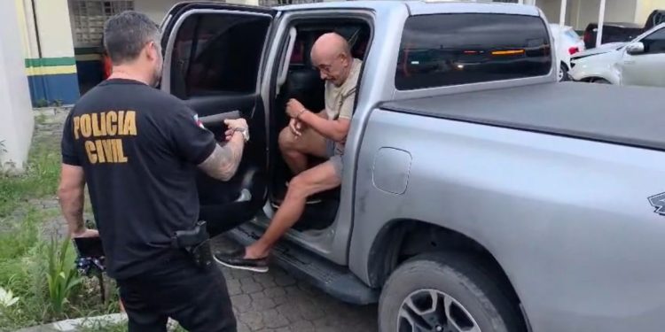 Policiais civis estouram laboratório de drogas administrado por americano pai de agente do FBI