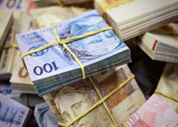 Mais de 65% dos brasileiros possuem dívidas financeiras