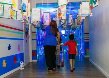 Abril Azul: exposição de arte reúne obras produzidas por crianças autistas atendidas nos Caics TEA