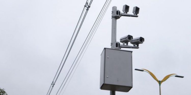 Projeto proíbe radares escondidos e exige maior transparência no trânsito