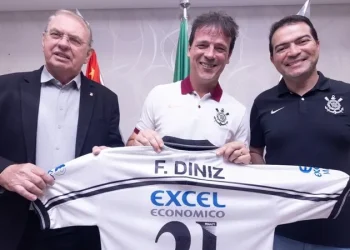Diniz volta ao Corinthians após 29 anos da passagem como jogador; relembre